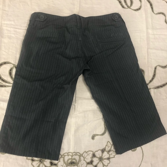 🔥O’Neill gray pin striped shorts - Picture 2 of 3